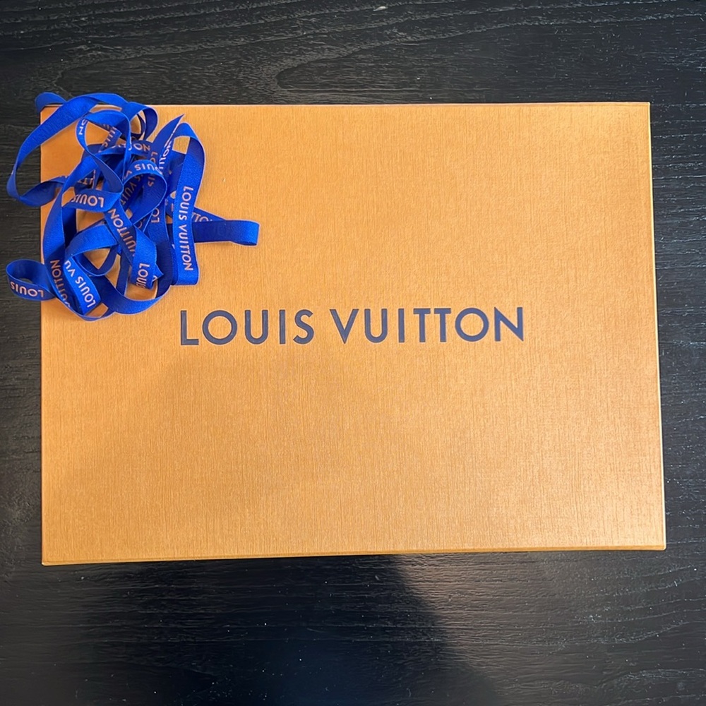Louis Vuitton Box & Ribbon
